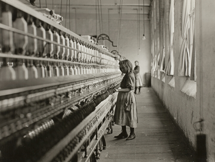Sadie Pfeifer, přadlena v bavlnářské továrně, Lancaster, Jižní Karolína, Lewis Wickes Hine