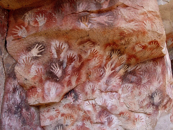 Panel otisků rukou v Cueva de las Manos, neznámí pravěcí autoři
